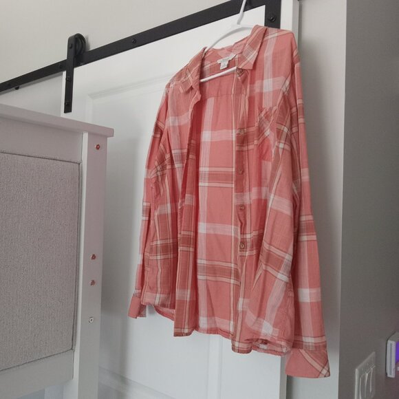 NEW LIGHT RED BUTTON DOWN - Picture 1 of 5